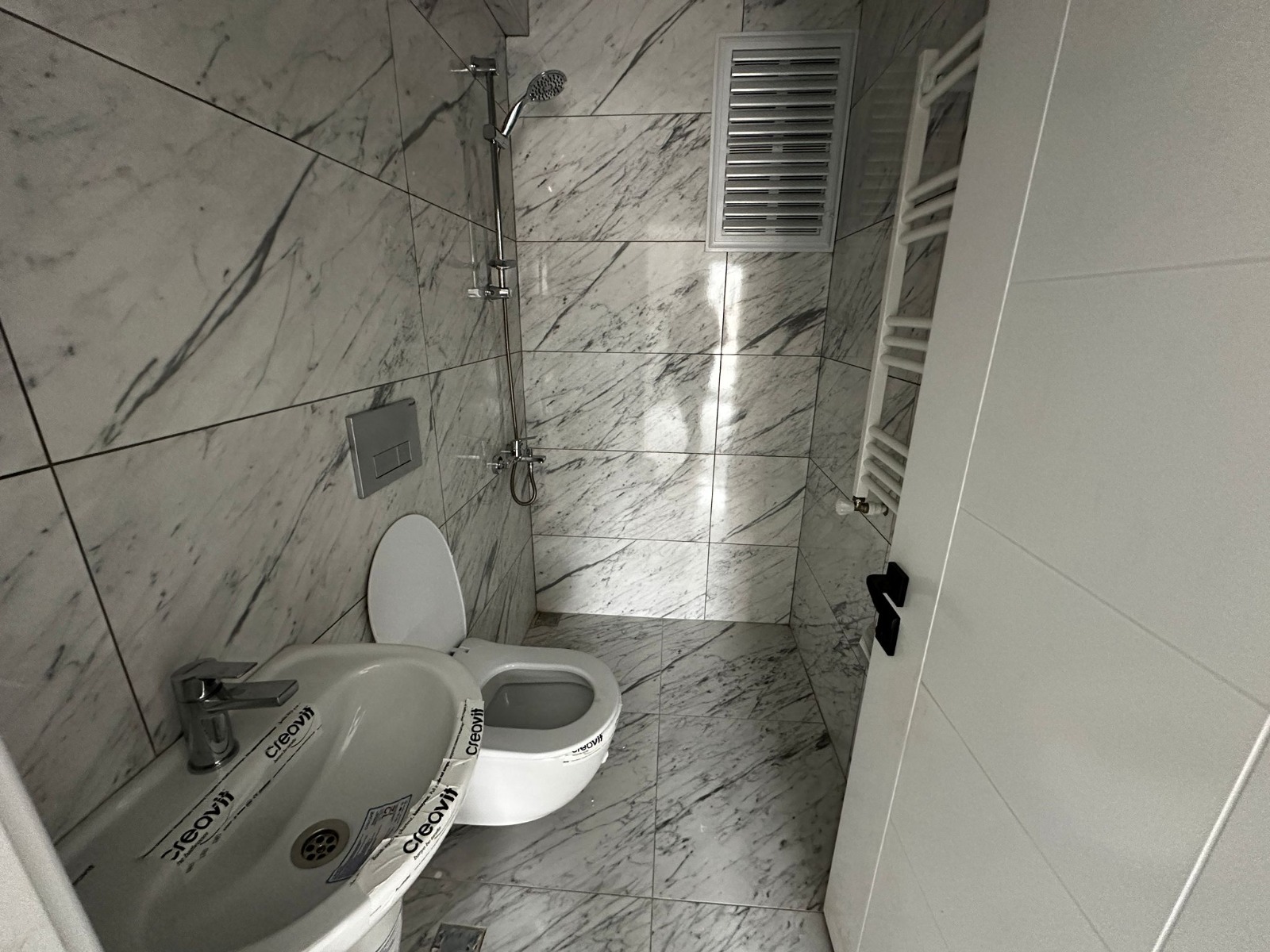 MABEL'DEN ADACIKTA SAHİL YOLU KENARINDA SATILIK SIFIR 3+1 DAİRE